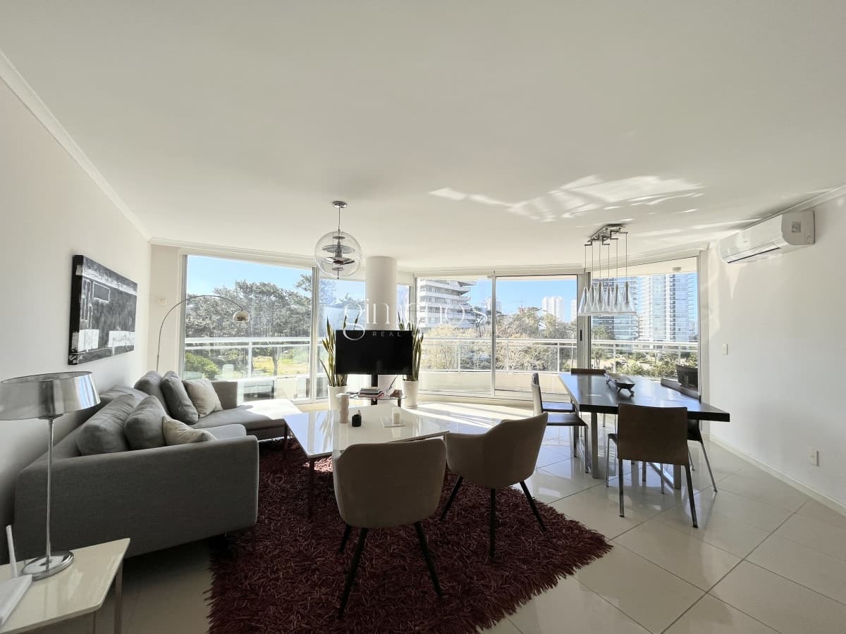 Apartamento alquiler anual Punta del este 3 dormitorios más dependencia Aidy grill