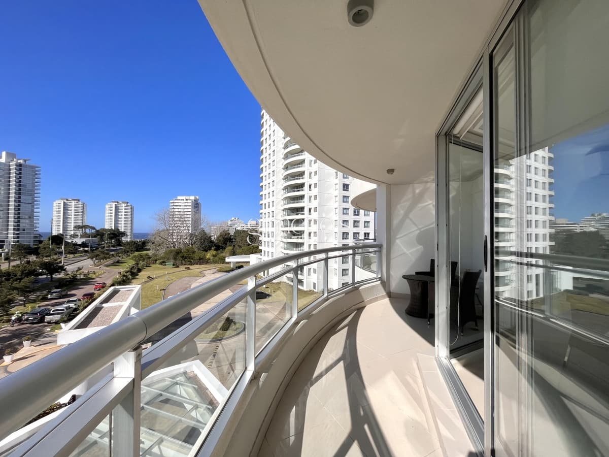 Apartamento alquiler anual Punta del este 3 dormitorios más dependencia Aidy grill