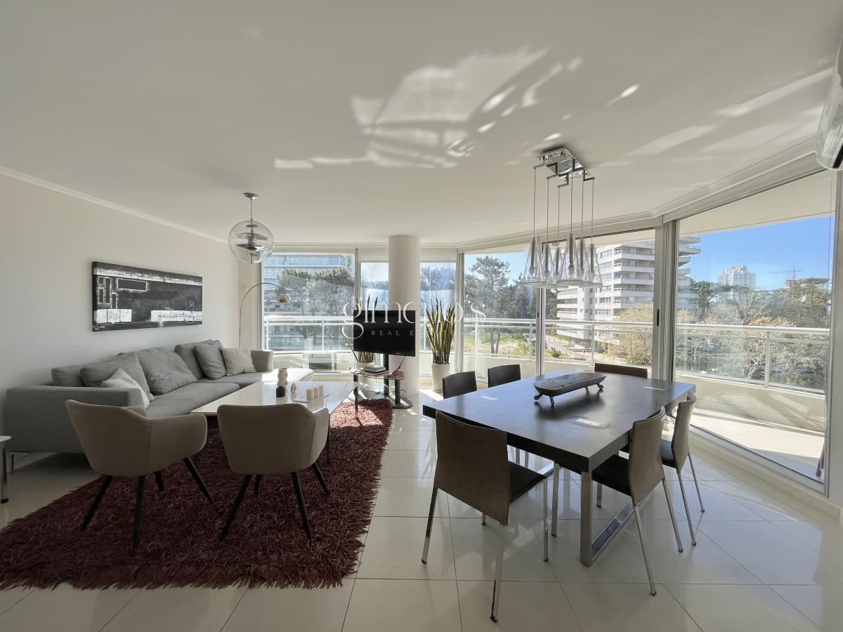 Apartamento alquiler anual Punta del este 3 dormitorios más dependencia Aidy grill