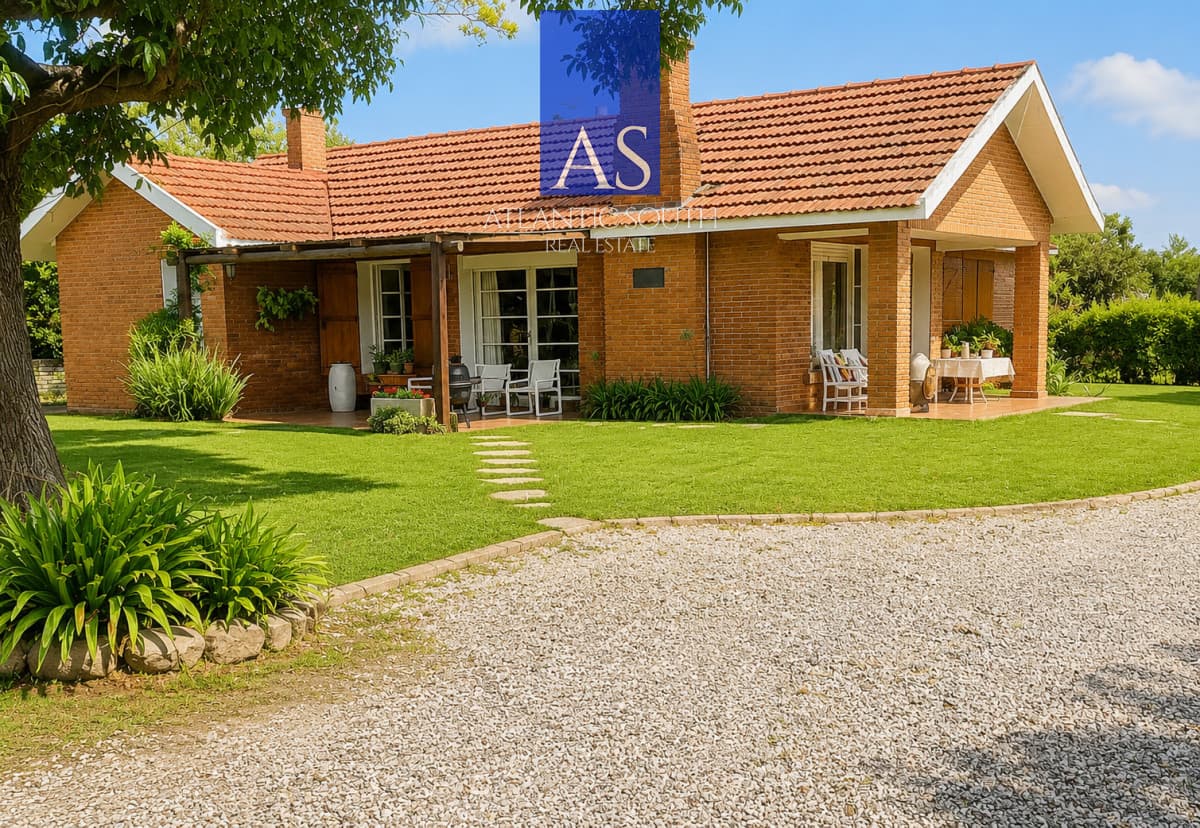 Oportunidad casa construcción tradicional 4 dormitorios 150mts del mar Playa Mansa Punta del Este