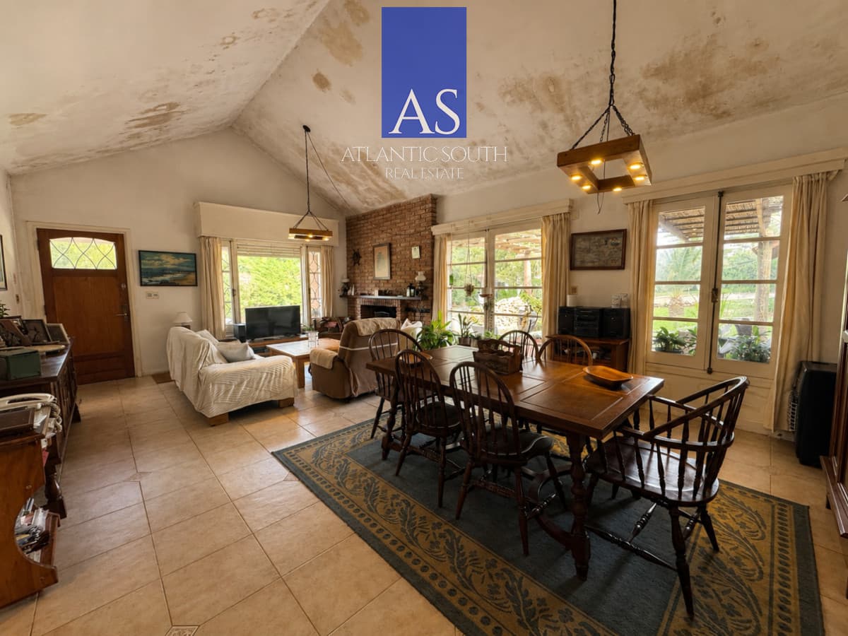 Oportunidad casa construcción tradicional 4 dormitorios 150mts del mar Playa Mansa Punta del Este