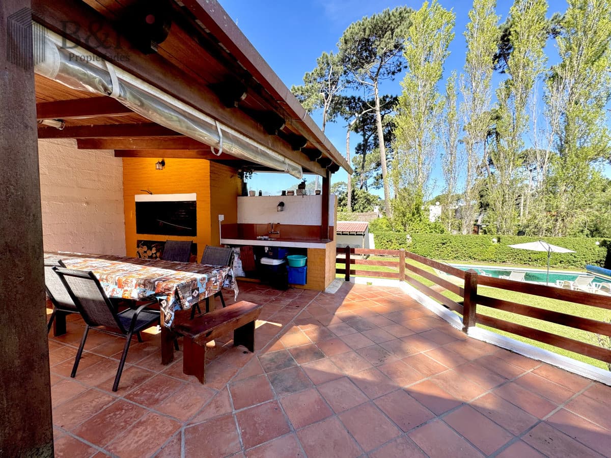 Chalet 4 dormitorios en alquiler temporal Punta del Este