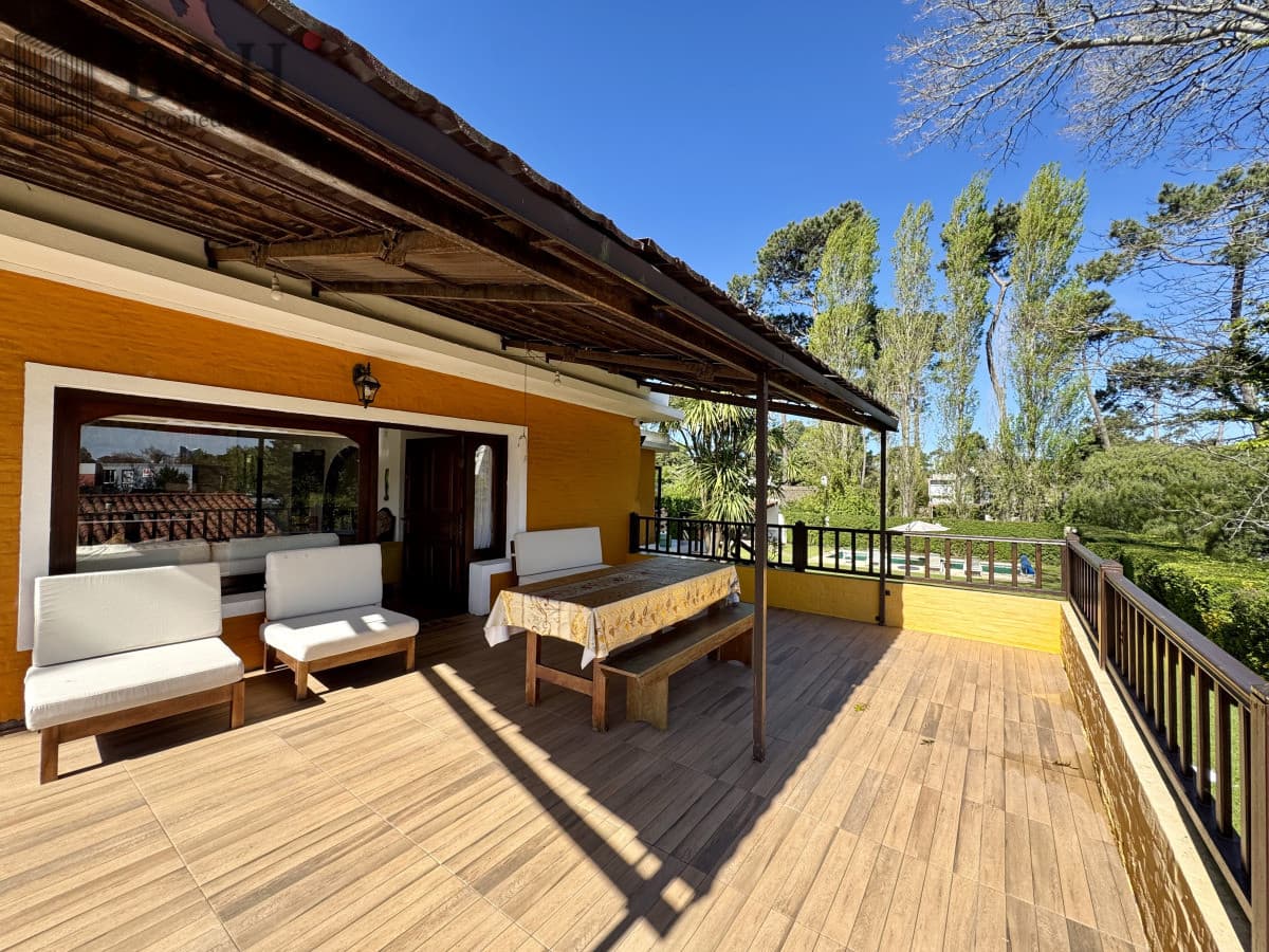 Chalet 4 dormitorios en alquiler temporal Punta del Este