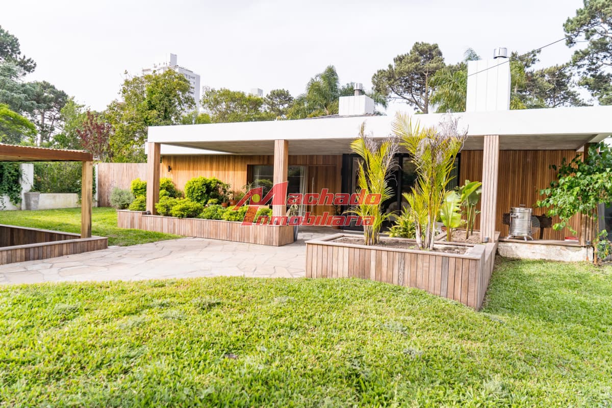 Venta Casa 4 dormitorios mas dependencia Punta del Este