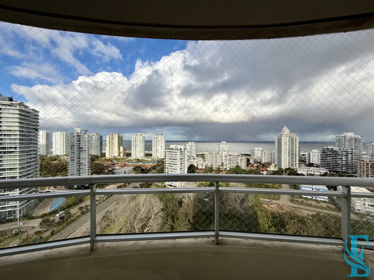 Alquiler apartamento tres dormitorios Punta del este playa Brava edificio Ocean Drive