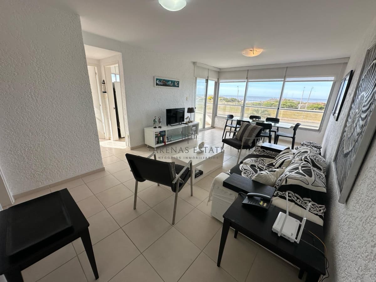 Apartamento ID.2945 - Departamento en primera linea playa brava, 2 dormitorios y medio.