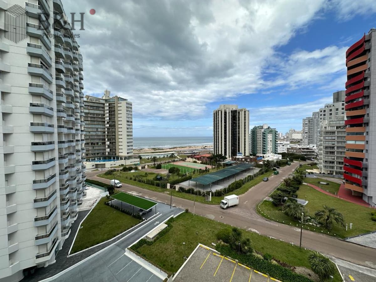 Apartamento 2 1/2 dorm - P 4 playa brava - Punta del Este