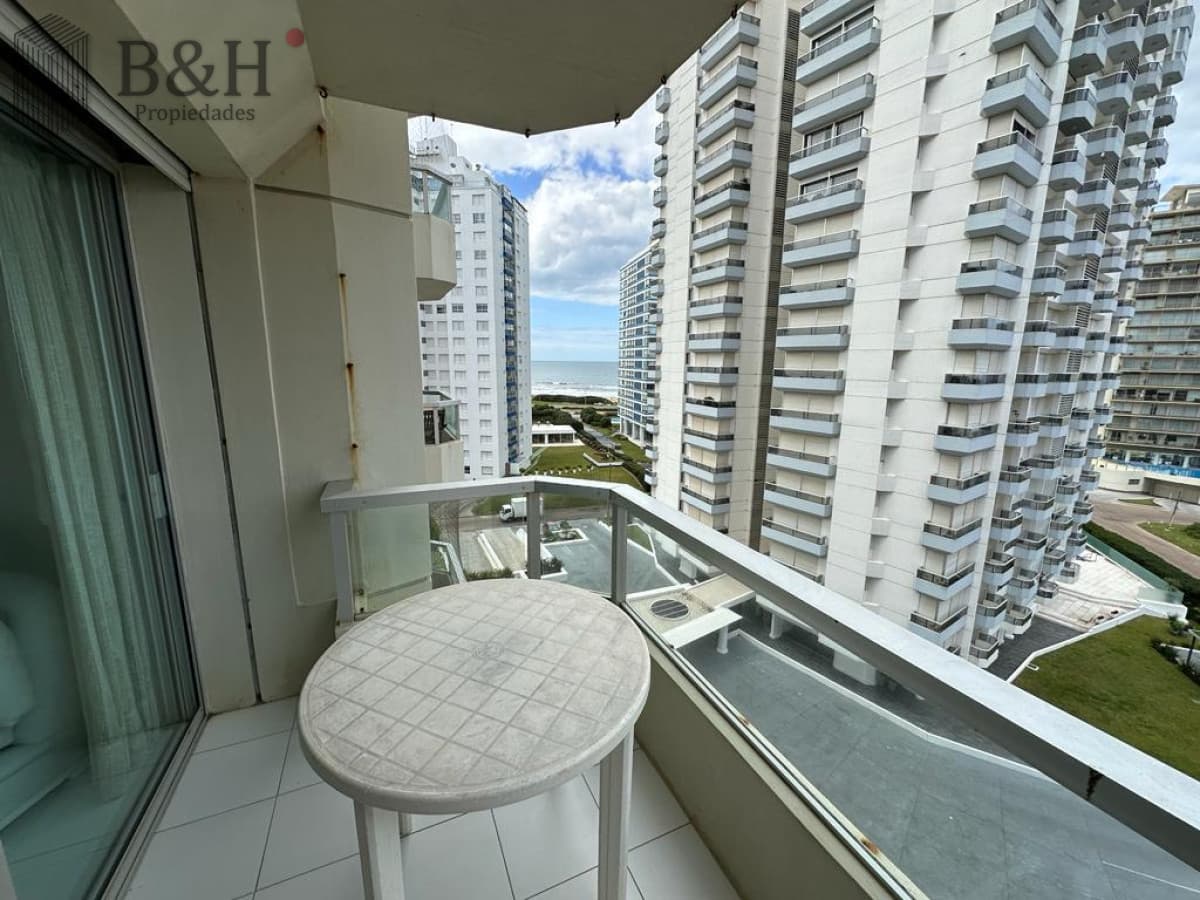 Apartamento 2 1/2 dorm - P 4 playa brava - Punta del Este