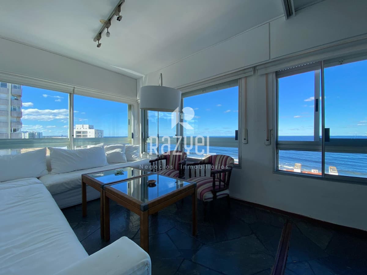Alquiler por quincena, Apartamento en piso 10 con vista cinematográfica al mar , Punta del Este.  -