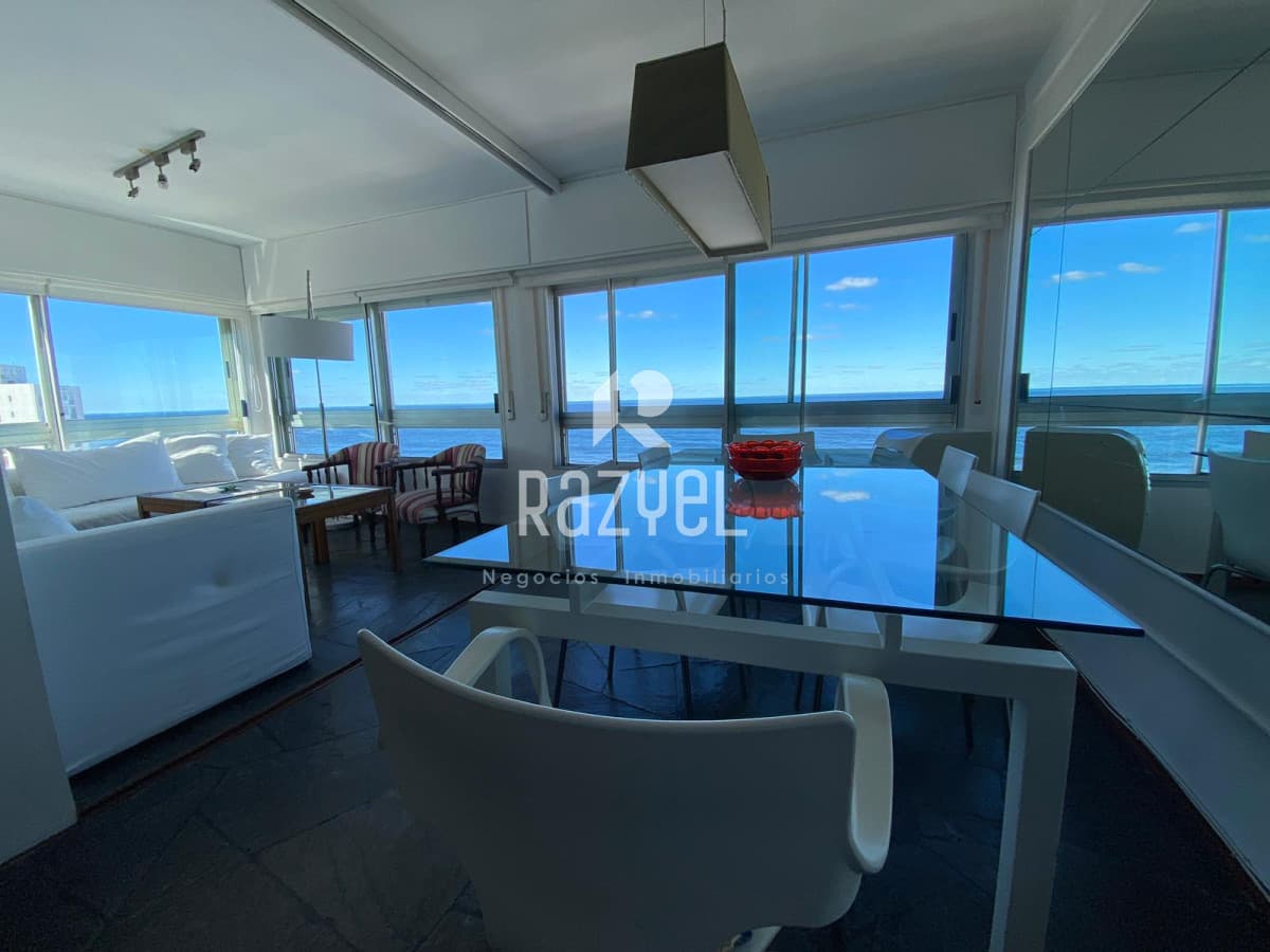 Alquiler por quincena, Apartamento en piso 10 con vista cinematográfica al mar , Punta del Este.  -