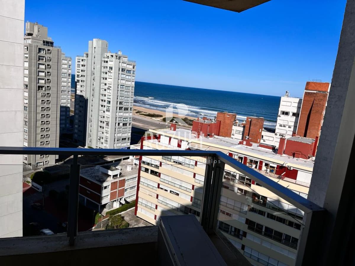 Alquiler temporal, disponible desde febrero. 1 dorm, Pda 2 Punta del Este.  -
