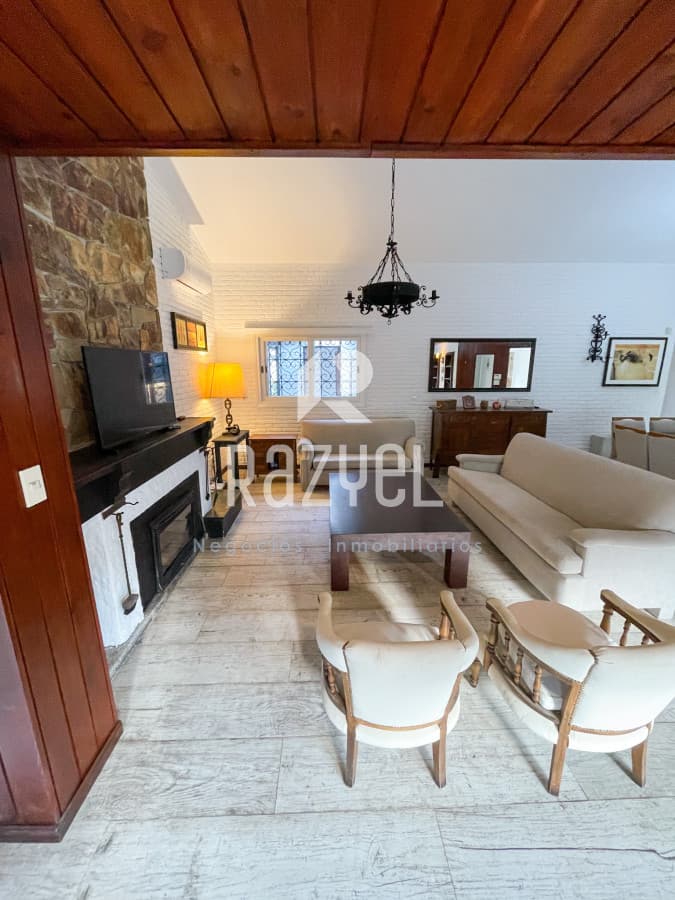 ALQUILER ANUAL CASA 4 DORMITORIOS   -