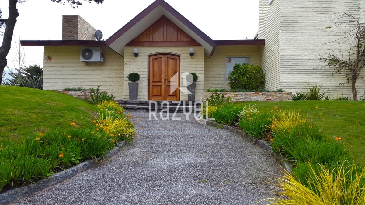 Casa ID.768 - Hermosa casa de 4 dormitorios