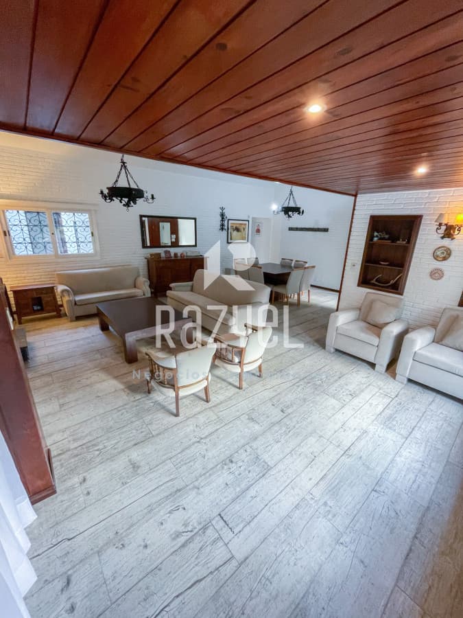 ALQUILER ANUAL CASA 4 DORMITORIOS   -