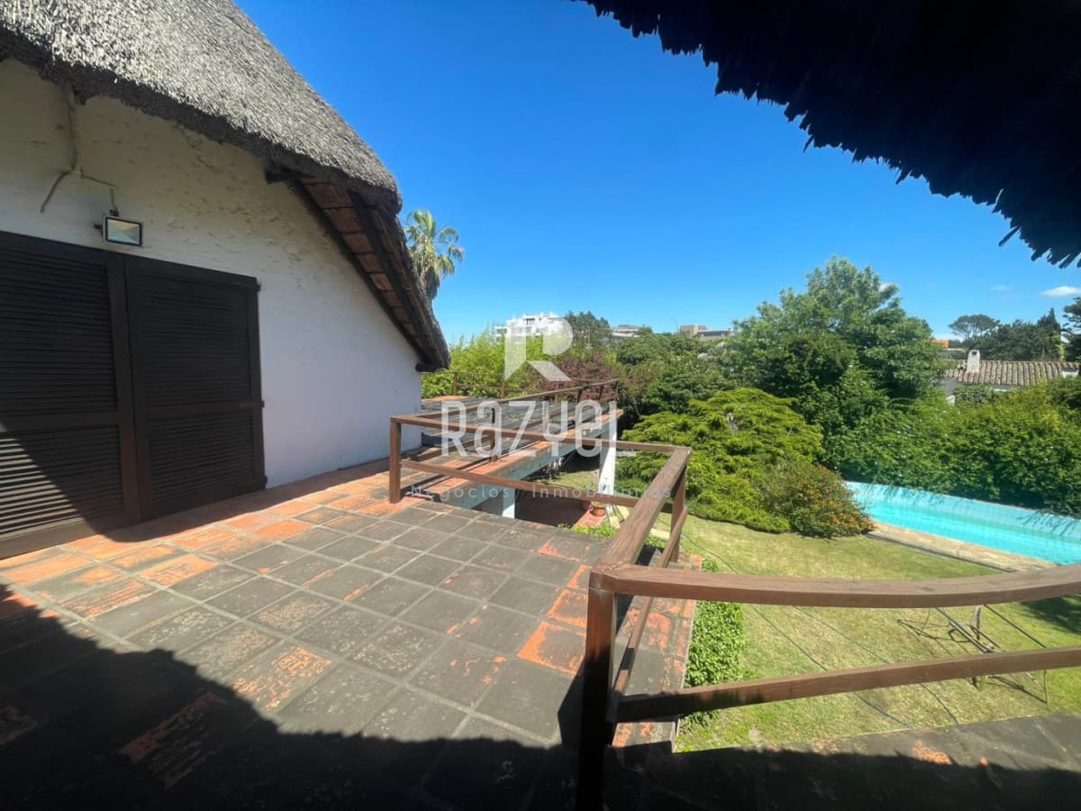 Casa ID.1152 - Casa en venta Pinares parada 39