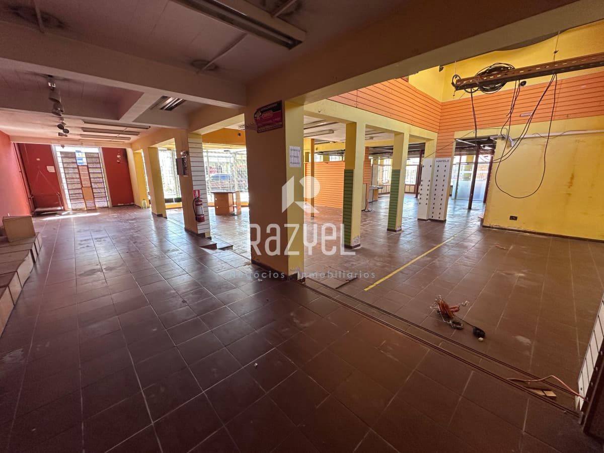Alquiler Local 550 m² en Centro de Maldonado.  -