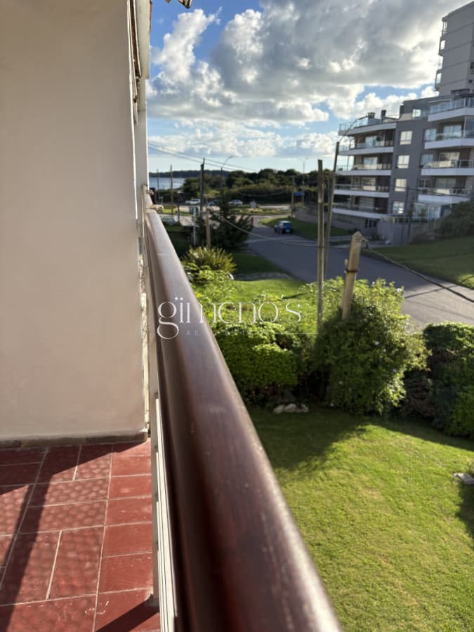 Apartamento de 1 Dormitorio en Venta - Playa Mansa - Punta del Este