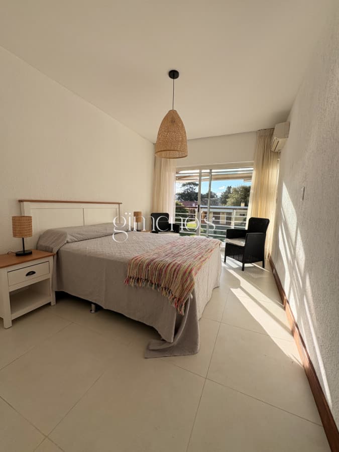 Apartamento de 1 Dormitorio en Venta - Playa Mansa - Punta del Este