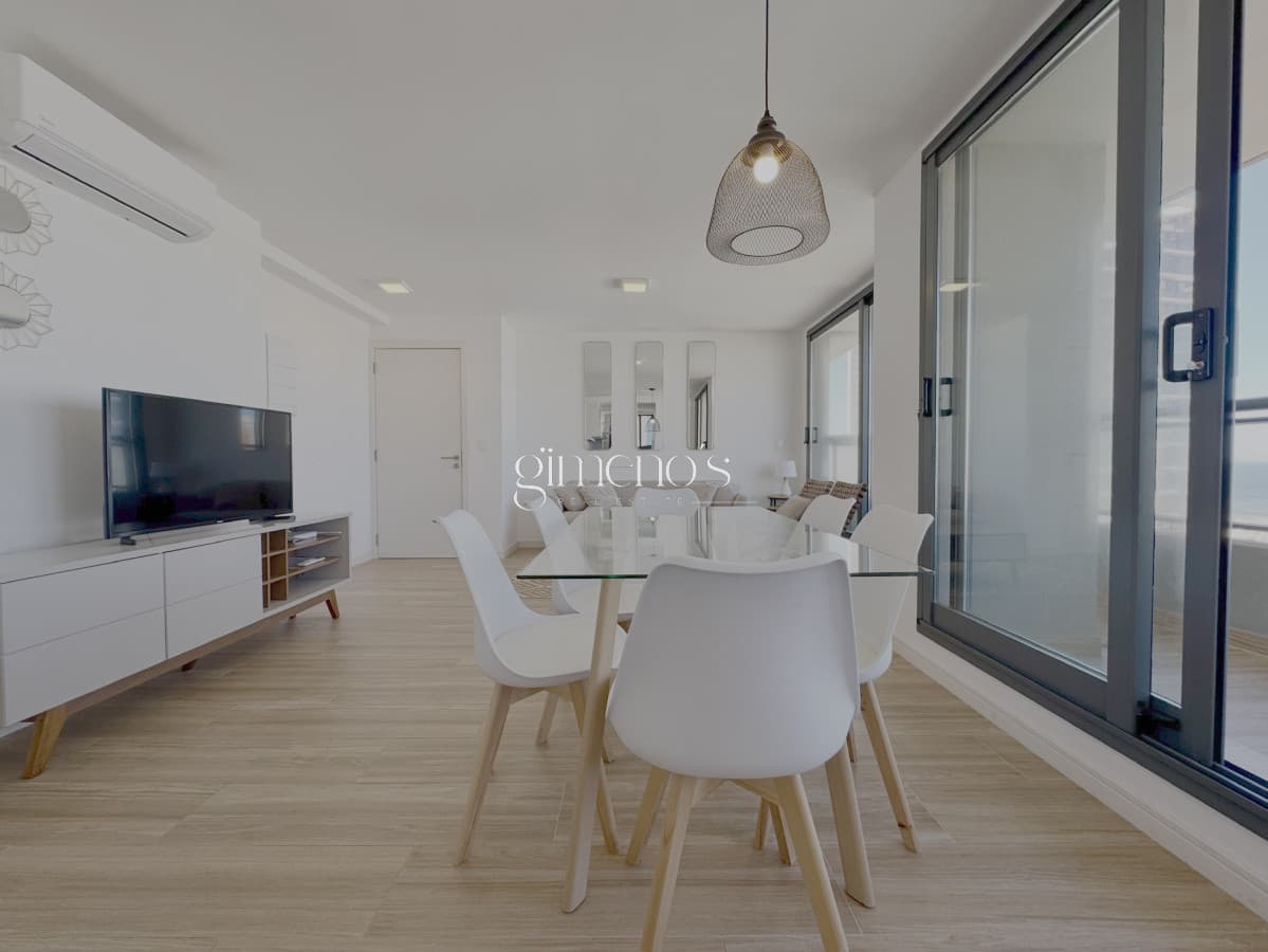 Apartamento En Venta de 2 Dormitorios - Playa Brava - Punta del Este