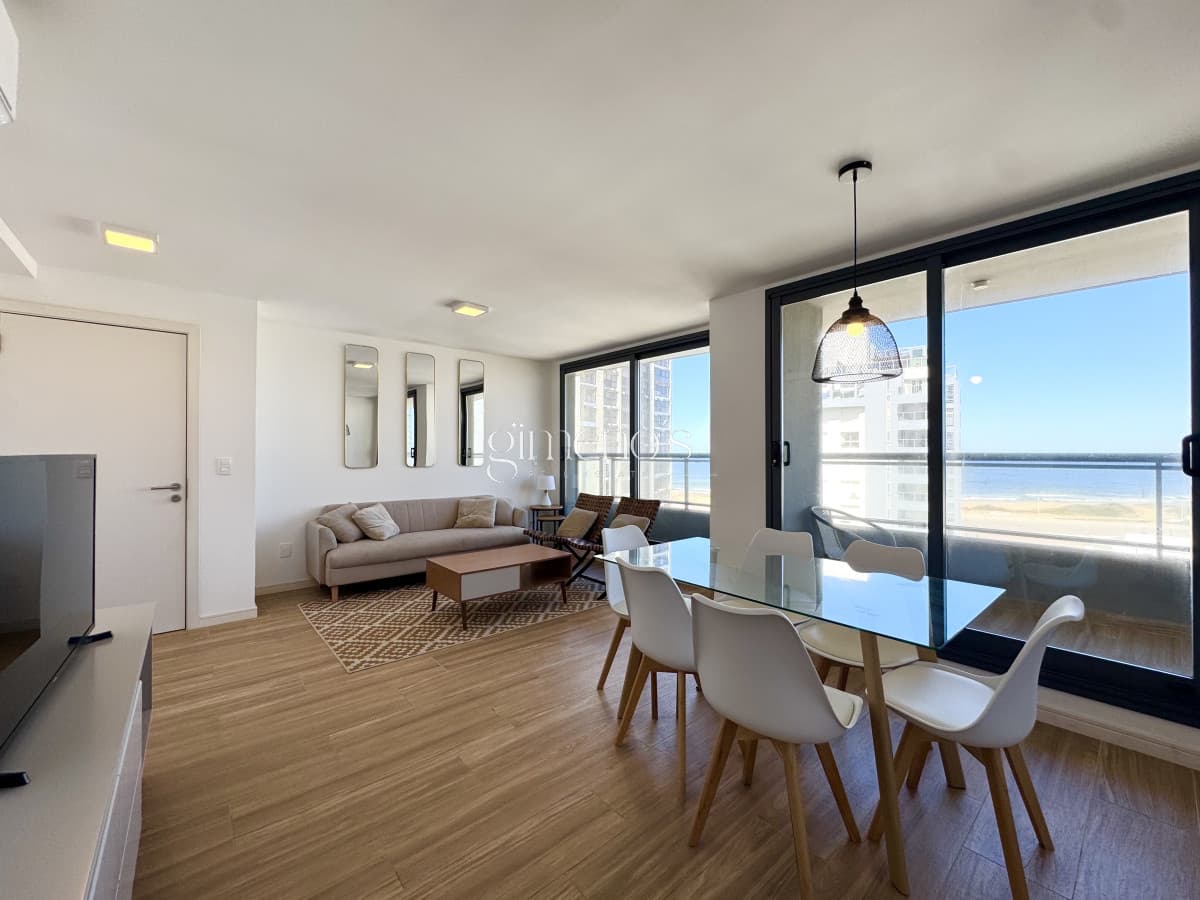 Apartamento En Venta de 2 Dormitorios - Playa Brava - Punta del Este