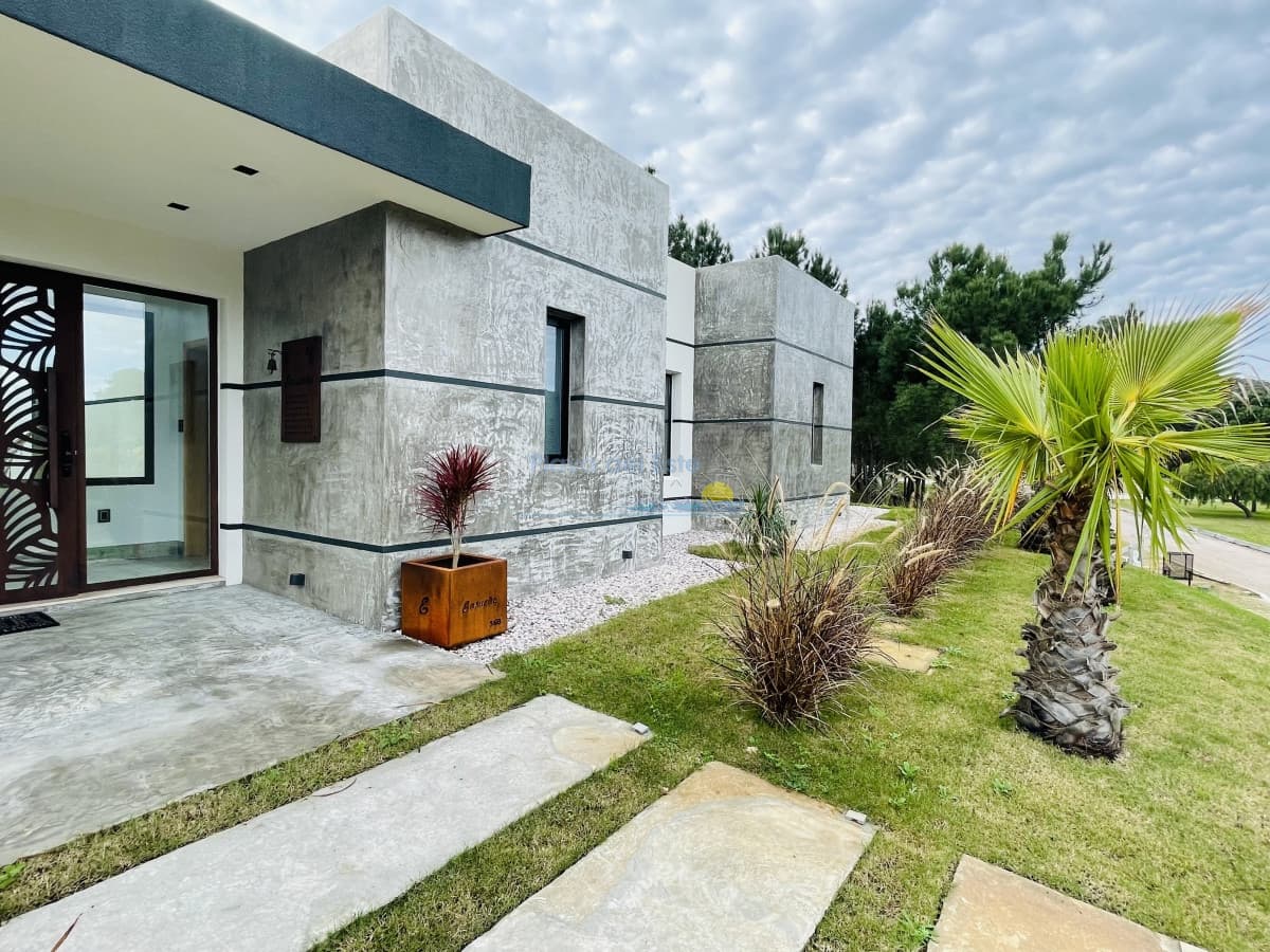 Hermosa casa en Acres de Solanas - Inmobiliaria Playa del Este