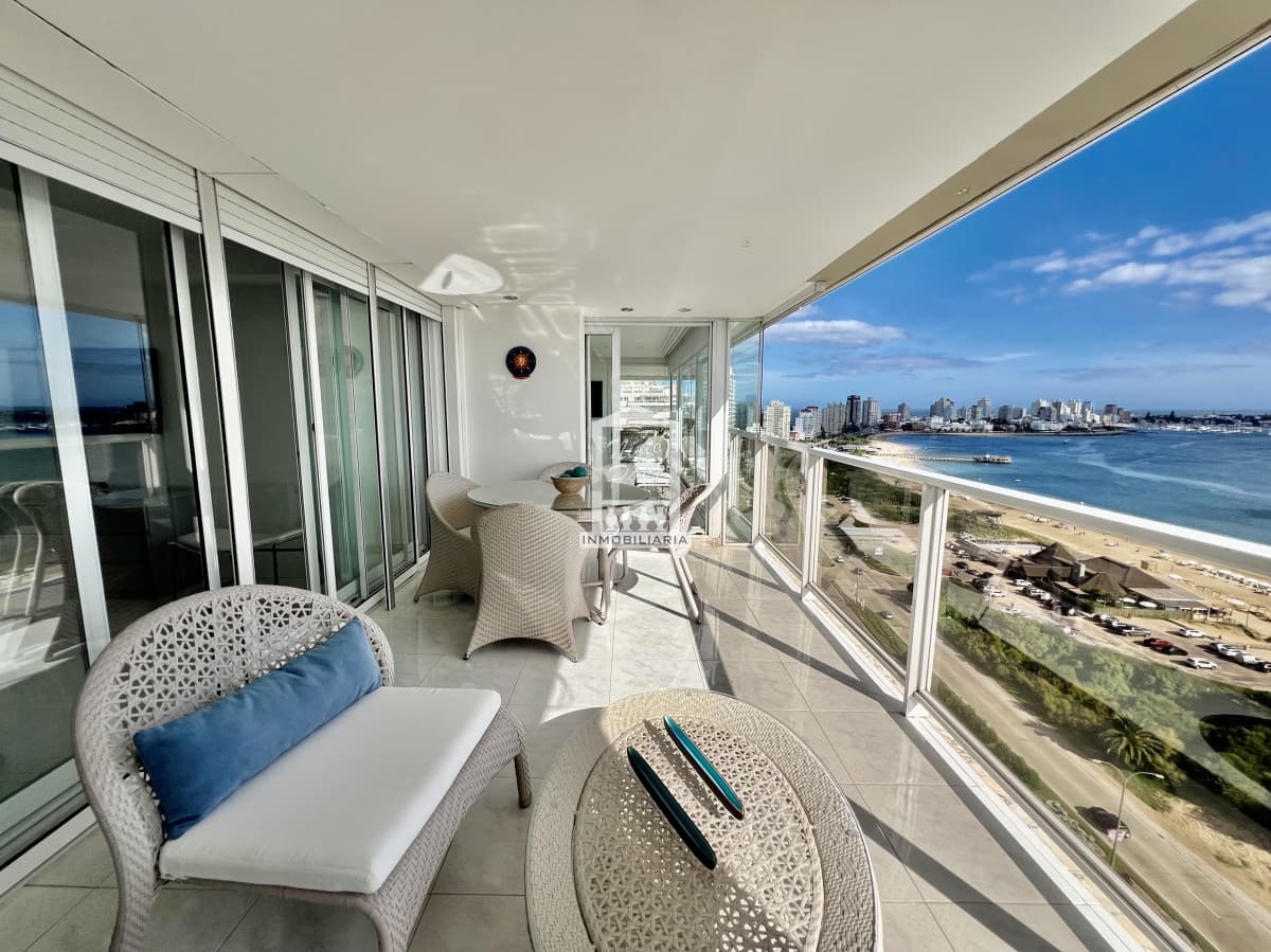Venta apartamento en playa mansa, 4 dormitorios, penthouse