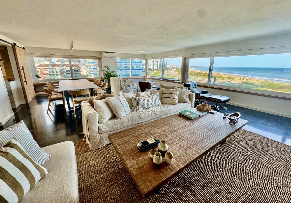 Apartamento ID.4246 - Alquiler apartamento en Punta del este, 4 dormitorios, 4 baños, servicios
