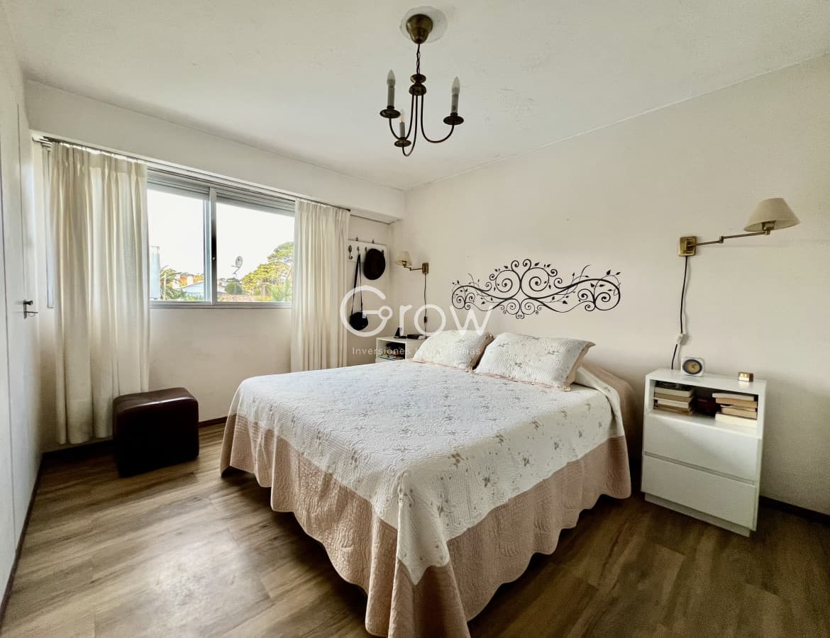 Venta apartamento en playa mansa 2 dormitorios 2 baños y parrillero
