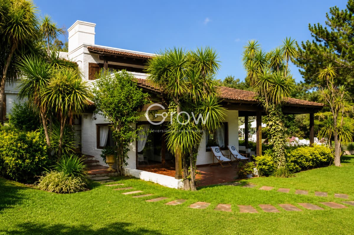 VENTA casa en solanas, 5 dormitorios, piscina, gran parque arbolado