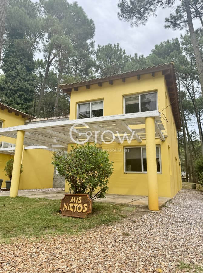 Venta casa en solanas, barrio privado, 3 dormitorios, 2 baños