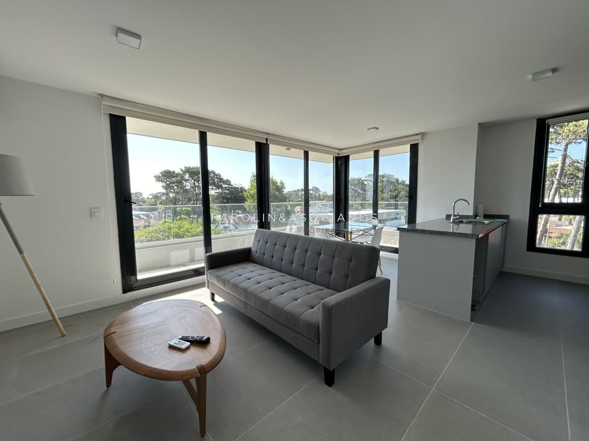 VENTA DE APARTAMENTO DE 2 DORMITORIOS Y 2 BAÑOS EN AYDI GRILL, PUNTA DEL ESTE