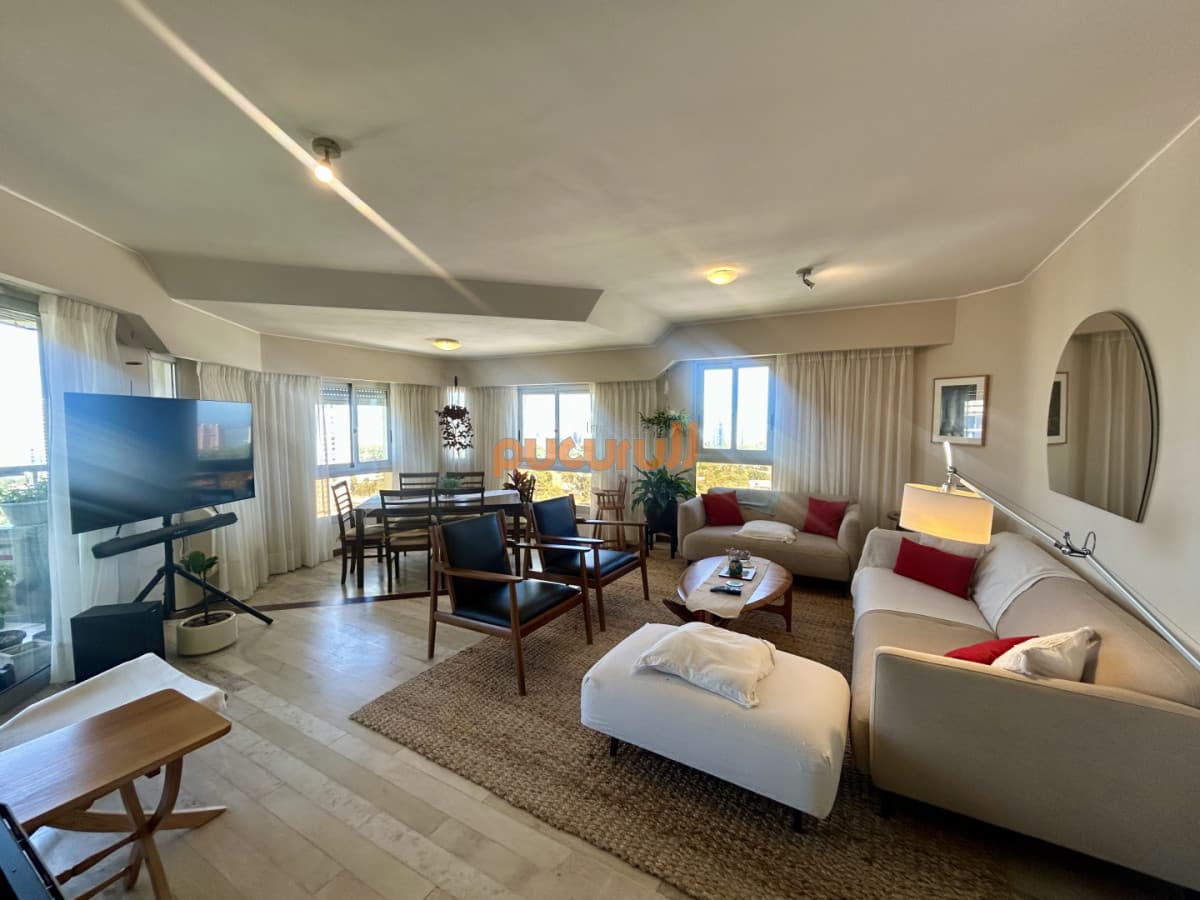 Venta apartamento de 3 dormitorios y 2 baños, Av Roosevelt Punta del Este