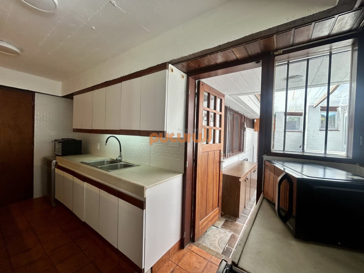Venta casa en Cantegril con 4 dormitorios y 3 baños en Cantegril