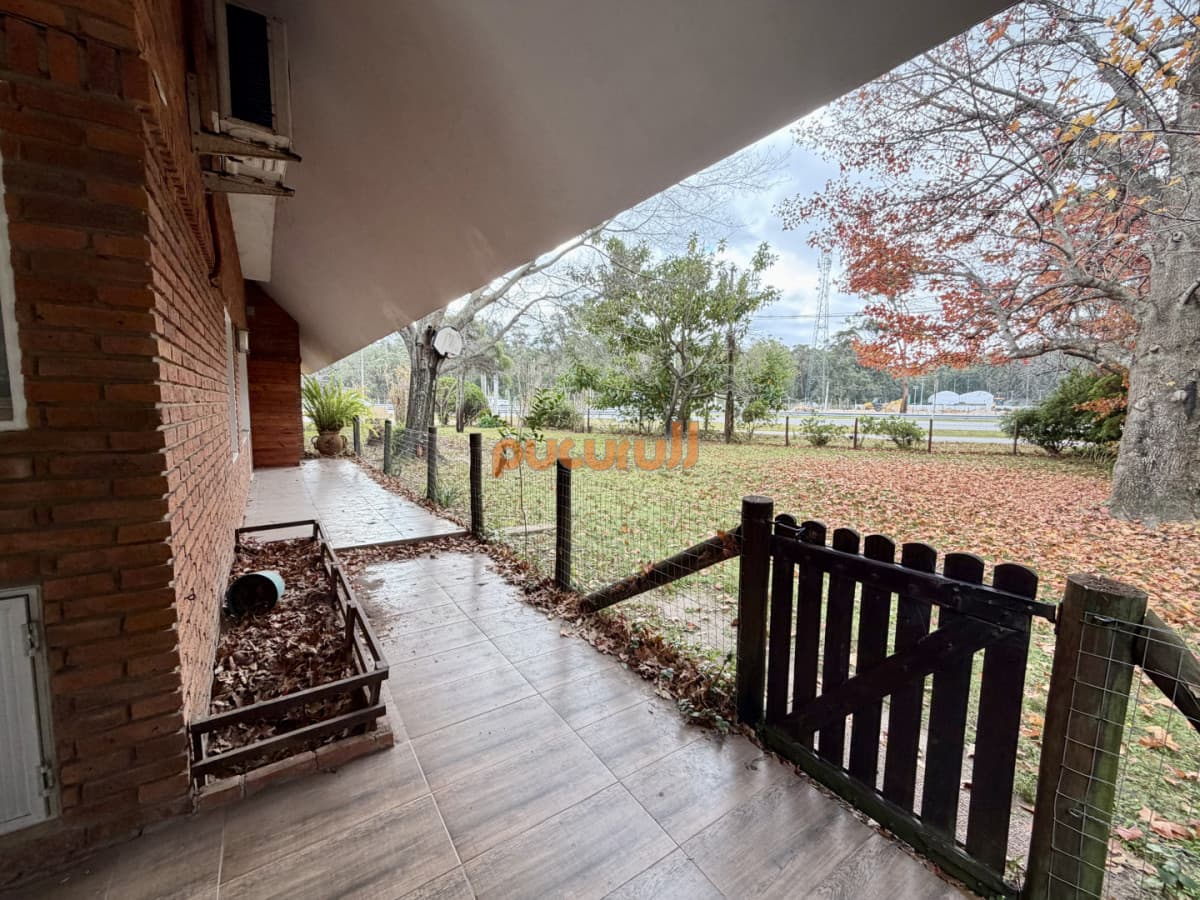 Venta casa de 7 dormitorios en Punta Ballena