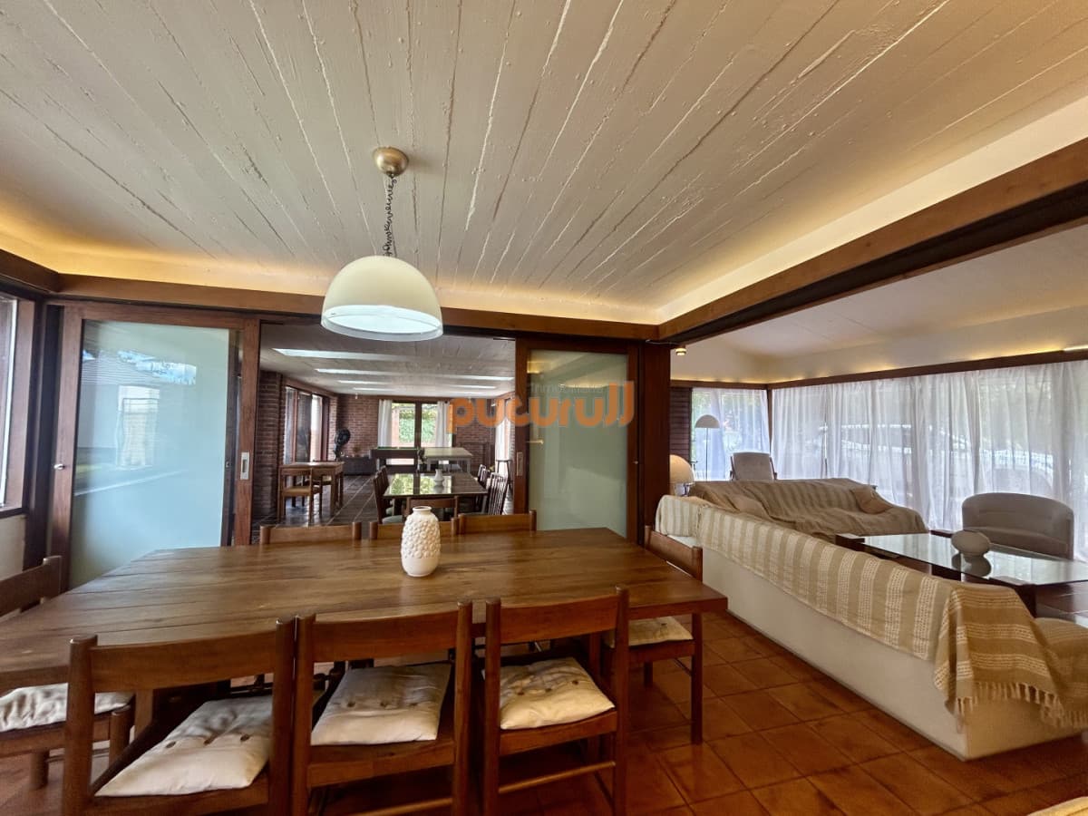 Venta casa en Cantegril con 4 dormitorios y 3 baños en Cantegril