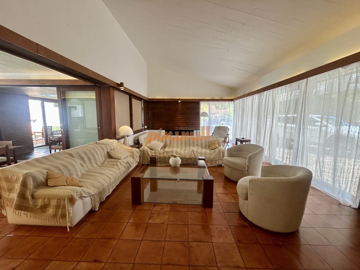 Venta casa en Cantegril con 4 dormitorios y 3 baños en Cantegril