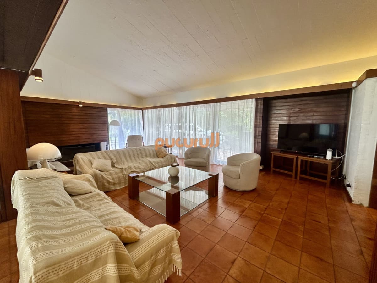 Venta casa en Cantegril con 4 dormitorios y 3 baños en Cantegril
