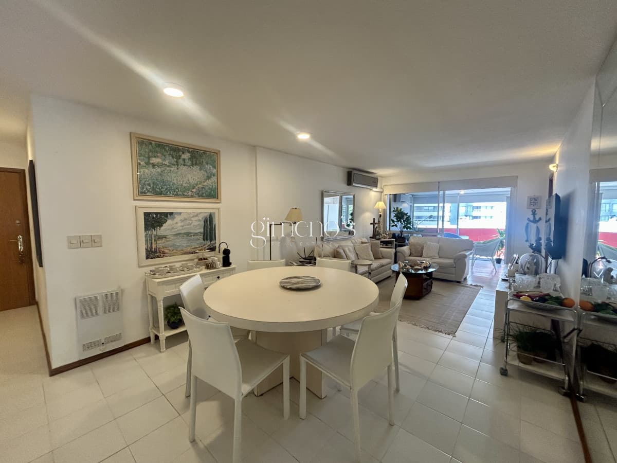 Venta Apartamento 2 Dormitorios y 3 baños en playa brava - Punta del Este