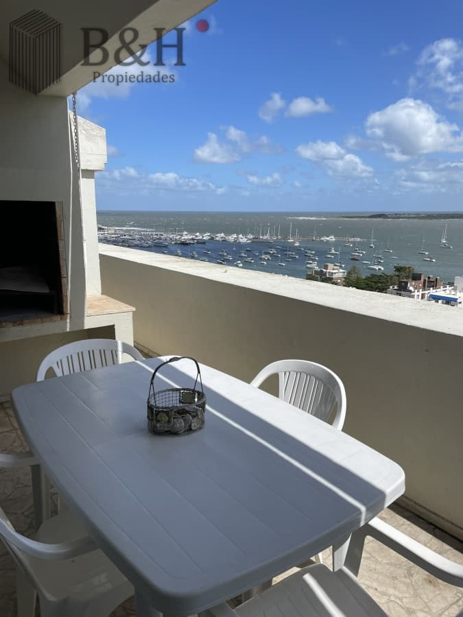De las propiedades de nuestra administración ofrecemos este hermoso penthouse con órden de venta.