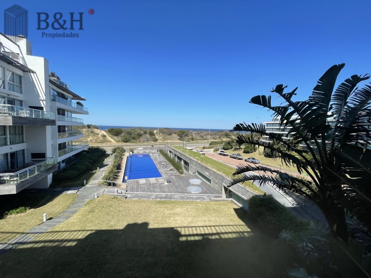 Sobre la brava-Rincón del Indio. Excelente Edificio