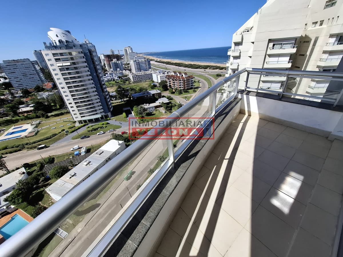 Apartamento en Punta del Este con parrillero propio, pent house - Inmobiliaria Verona Punta