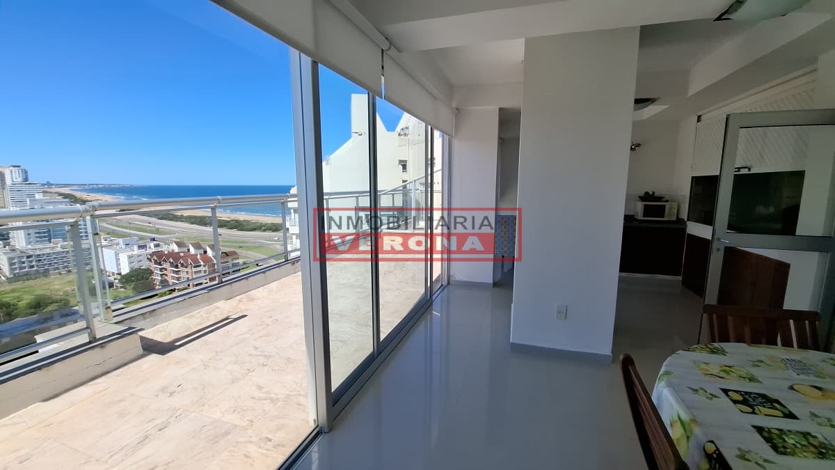 Apartamento en Punta del Este con parrillero propio, pent house - Inmobiliaria Verona Punta