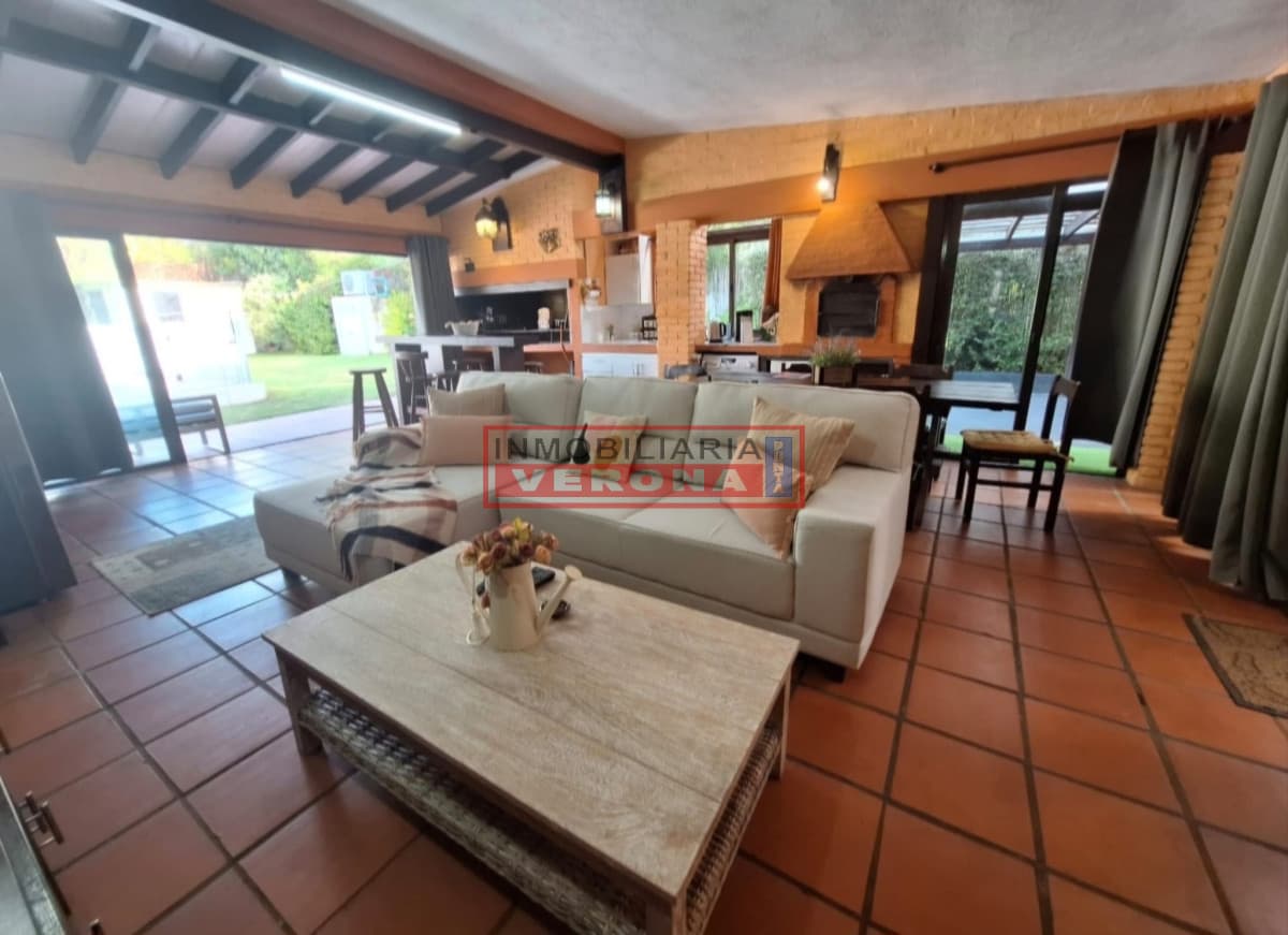 Casa en venta y alquiler temporal en Pinares, Punta del Este - Inmobiliaria Verona Punta