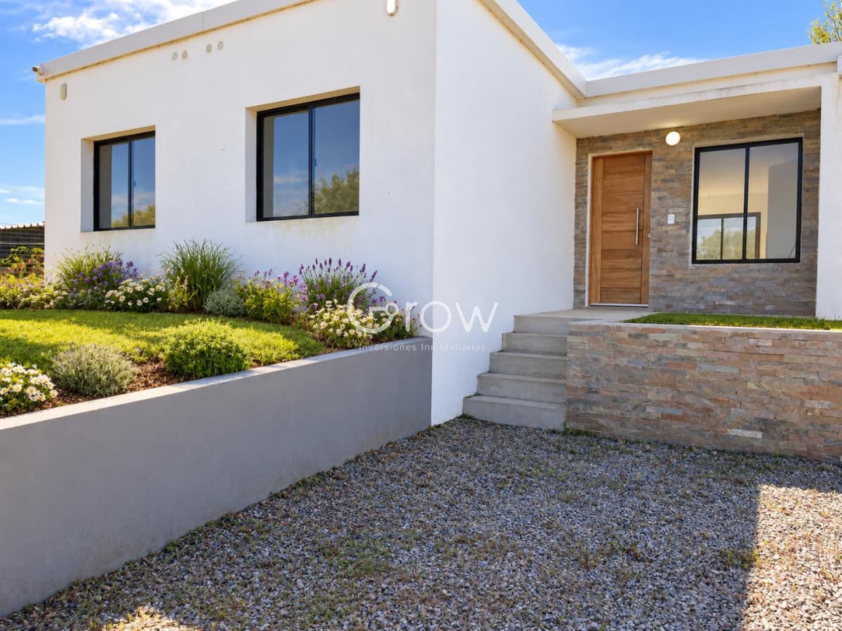 Venta casa de 2 dormitorios a estrenar 99.000 dólares , Barrio La Colina.