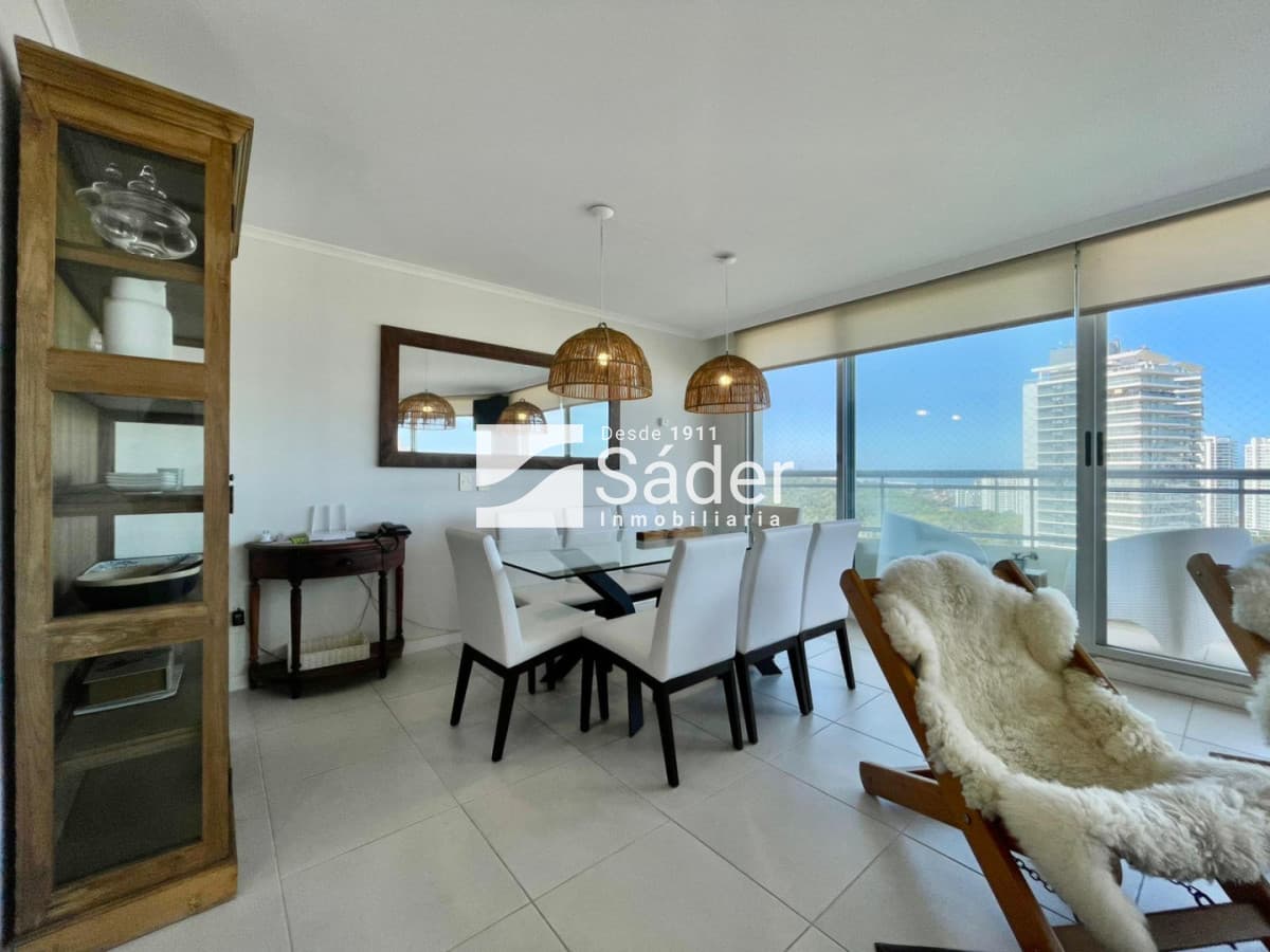 Apto en Alq. 3 Suites en Pda 8 de Playa Brava, a metros del mar   -