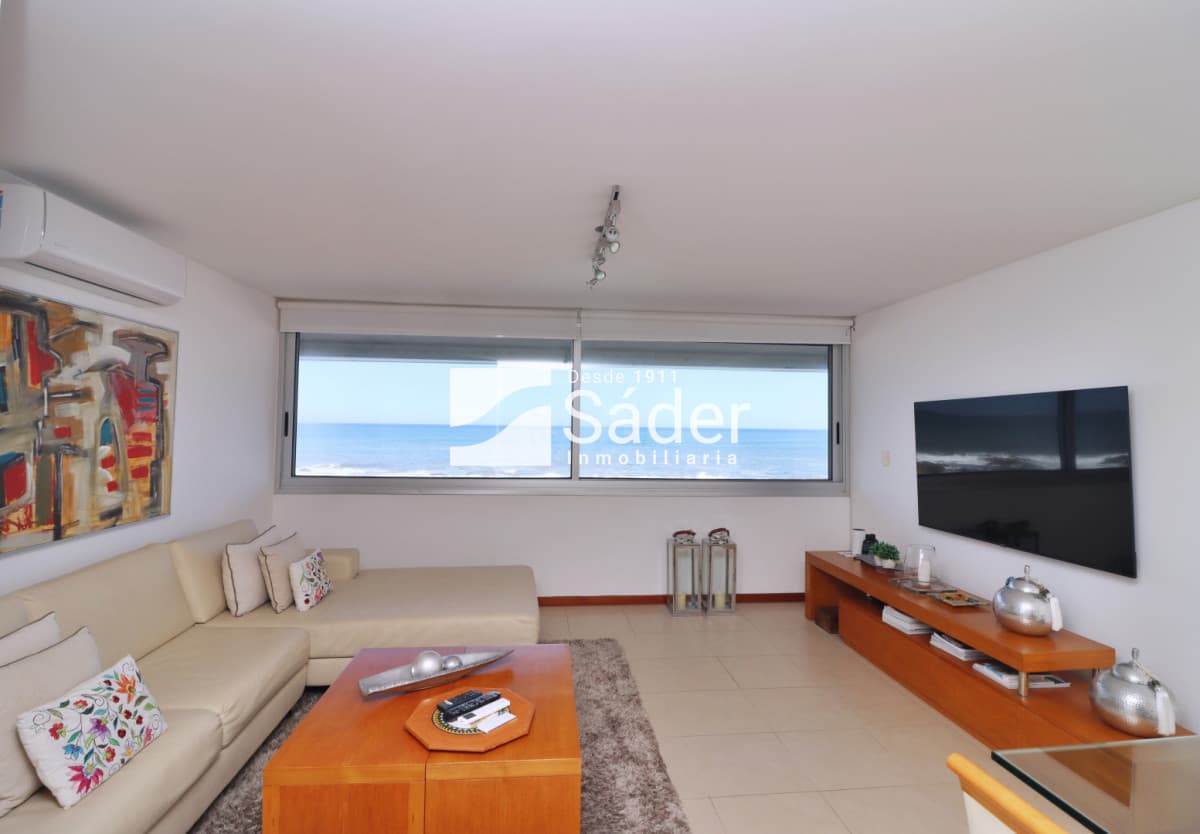 Apartamento en península. 3 dormitorios y parrillero  -