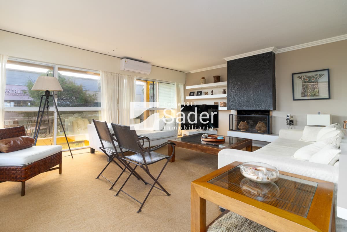 Apartamento en venta y alquiler Peninsula 3 dormitorios