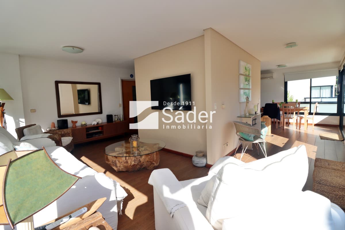Excelente duplex frente al mar
