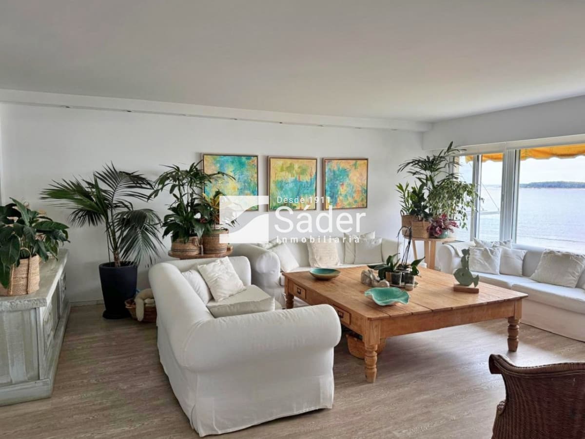 Apto en Alq. Gran Planta Frente al Mar en Playa Mansa   -