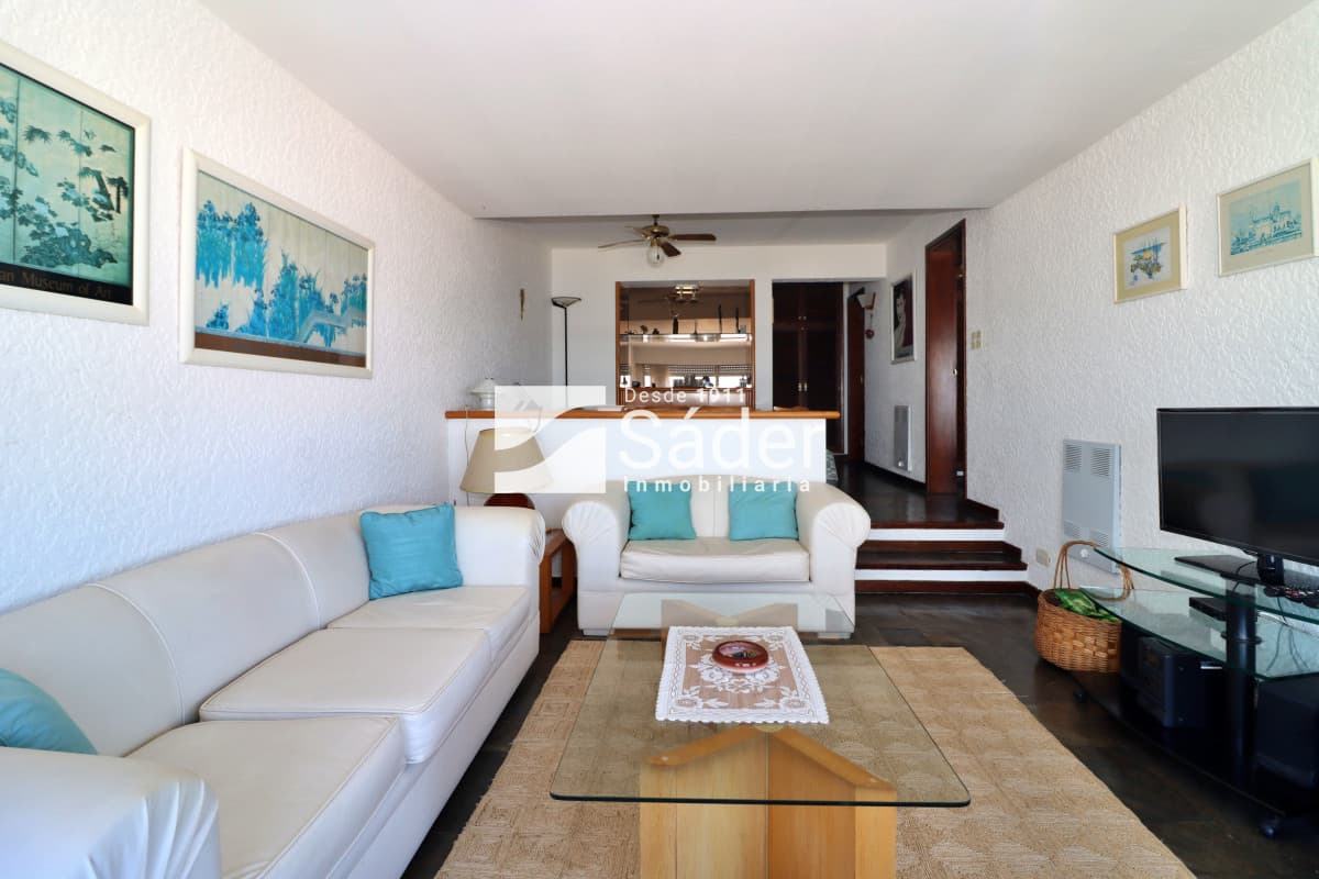 Apartamento en alquiler primera fila playa brava  -